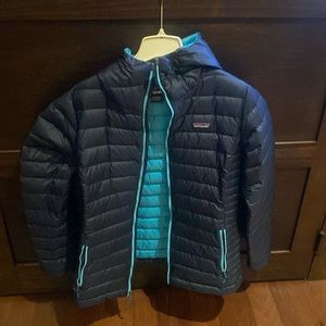 Blue Patagonia zipper with hood jacket